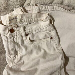 Universal Thread by Target White Beige Cream Denim High-Rise Straight Jeans
